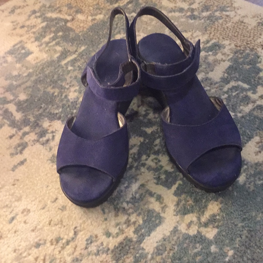 Blue suede Aerosoles sandals US size 11.